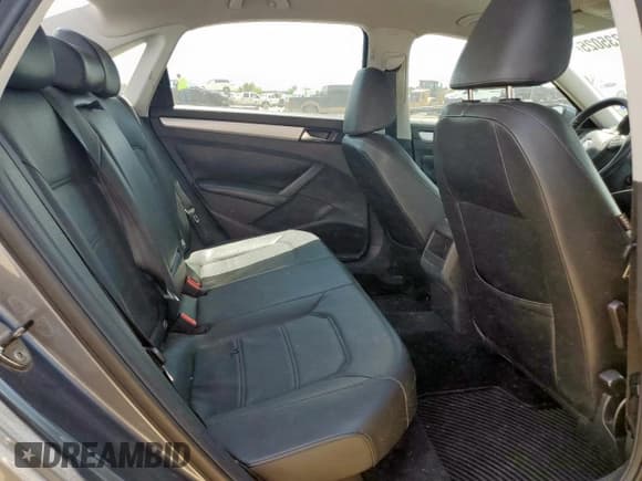 ✅ 2012 Volkswagen Passat SE • VIN: 1VWBH7A37CC102785 • Лот: 65735025. Опубликован ранее на Copart с пробегом 91 079 миль. Бесплатный доступ к архиву аукционных продаж из США и подробный отчёт об истории автомобиля на DreamBid. Изображение 10.