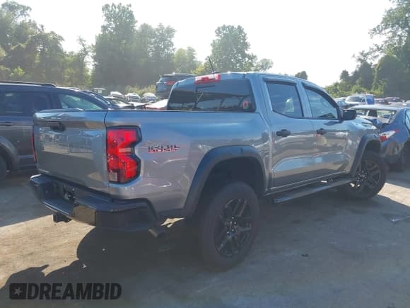 ✅ 2024 Chevrolet Colorado 4WD Trail Boss • VIN: 1GCPTEEK2R1284963 • Лот: 43131987. Опубликован ранее на IAAI с пробегом 4 658 миль. Бесплатный доступ к архиву аукционных продаж из США и подробный отчёт об истории автомобиля на DreamBid. Изображение 4.