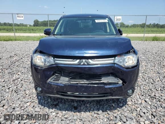 2014 Mitsubishi Outlander SE with VIN JA4AZ3A38EZ009823, listed as a Copart auction lot 69277165 with 136,677 mi miles and Clean title. Bid and sale history available at DreamBid. Image 5.