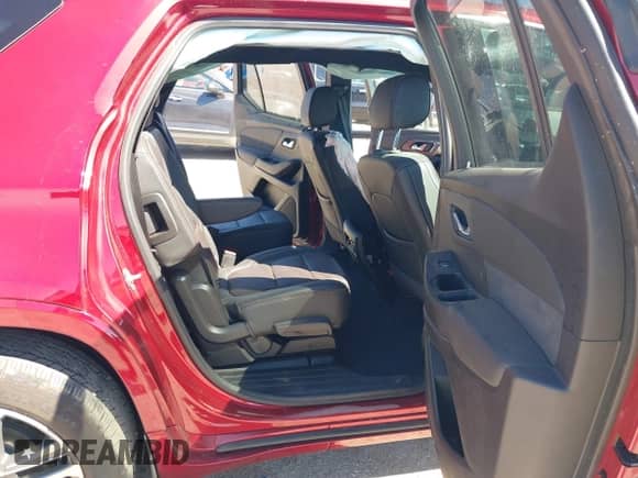 2022 Chevrolet Traverse High Country z VIN 1GNERNKW5NJ151841, wystawiony jako IAAI lot #41829843 z przebiegiem 24 758 mil mil oraz . Historia ofert i sprzedaży dostępna na DreamBid. Obrazek 8.