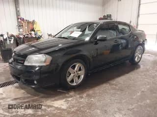 ✅ 2013 Dodge Avenger SXT • VIN: 1C3CDZCB6DN677330 • Lot: 40588440. Wystawiony na IAAI z przebiegiem 108 083 mil. Bezpłatny archiwum sprzedaży aukcyjnych z USA i szczegółowy raport historii pojazdu na DreamBid. Zdjęcie 2.