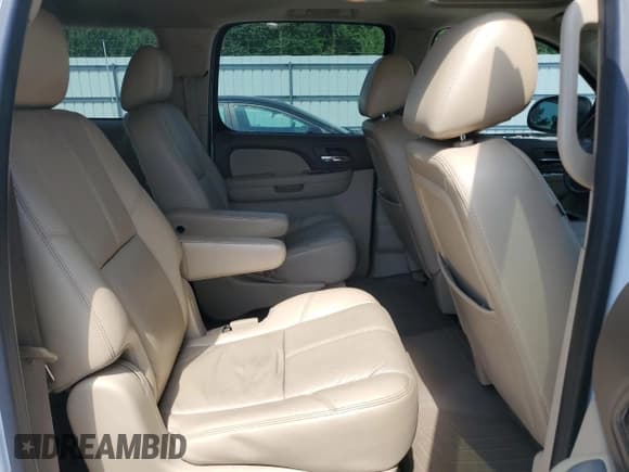 ✅ 2011 Chevrolet Suburban LT • VIN: 1GNSKJE39BR362667 • Lot: 60655574. Wystawiony na Copart z przebiegiem 163 361 mil. Bezpłatny archiwum sprzedaży aukcyjnych z USA i szczegółowy raport historii pojazdu na DreamBid. Zdjęcie 11.