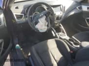 ✅ 2017 Hyundai Veloster • VIN: KMHTC6AD9HU310012 • Lot: 75492044. Wystawiony na Copart z przebiegiem 94 491 mil. Bezpłatny archiwum sprzedaży aukcyjnych z USA i szczegółowy raport historii pojazdu na DreamBid. Zdjęcie 8.