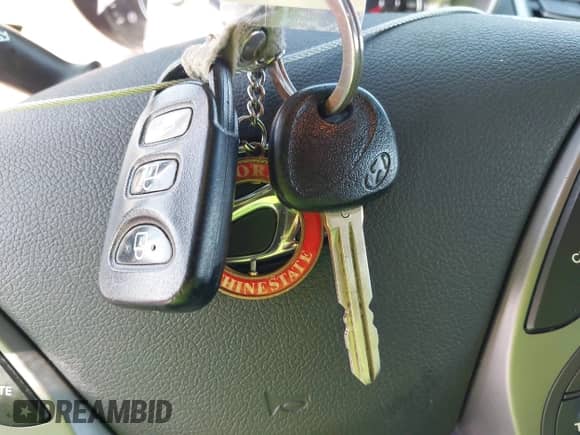 2014 Hyundai Elantra SE z VIN 5NPDH4AE6EH488067, wystawiony jako IAAI lot #43055126 z przebiegiem 104 871 mil mil oraz . Historia ofert i sprzedaży dostępna na DreamBid. Obrazek 11.