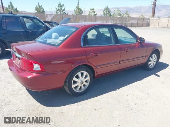 ✅ 2006 Kia Optima LX • VIN: KNAGD128665438154 • Лот: 42780395. Опубликован ранее на IAAI с пробегом 127 708 миль. Бесплатный доступ к архиву аукционных продаж из США и подробный отчёт об истории автомобиля на DreamBid. Изображение 4.