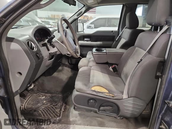 ✅ 2004 Ford F-150 XLT • VIN: 1FTPX14534NA32231 • Lot: 96538485. Wystawiony na Copart z przebiegiem 189 025 mil. Bezpłatny archiwum sprzedaży aukcyjnych z USA i szczegółowy raport historii pojazdu na DreamBid. Zdjęcie 7.