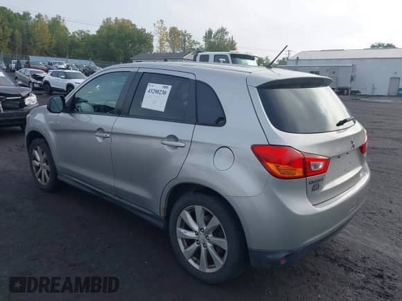 2013 Mitsubishi Outlander ES z VIN 4A4AR3AU7DE015769, wystawiony jako IAAI lot #43290230 z przebiegiem 208 555 mil mil oraz . Historia ofert i sprzedaży dostępna na DreamBid. Obrazek 3.