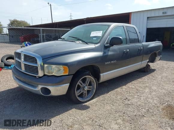 2003 Dodge 1500 ST z VIN 1D7HA18N63S303062, wystawiony jako IAAI lot #42756553 z przebiegiem 167 746 mil mil oraz . Historia ofert i sprzedaży dostępna na DreamBid. Obrazek 2.