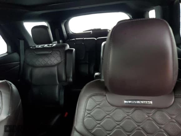 ✅ 2025 Ford Explorer Platinum • VIN: 1FMUK8HH1SGB82141 • Lot: 92712675. Wystawiony na Copart z przebiegiem 29 684 mil. Bezpłatny archiwum sprzedaży aukcyjnych z USA i szczegółowy raport historii pojazdu na DreamBid. Zdjęcie 10.