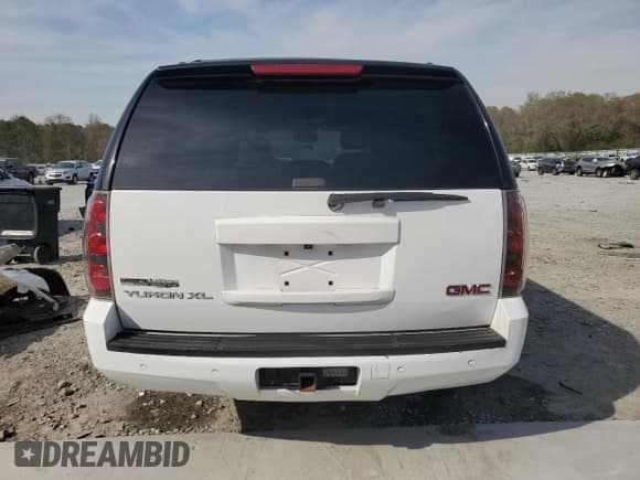 ✅ 2011 GMC Yukon XL SLT • VIN: 1GKS1KE01BR144055 • Lot: 49709875. Listed on Copart with 276,304 mi. Free auction sales archive from the USA and detailed vehicle history report at DreamBid. Image 6.