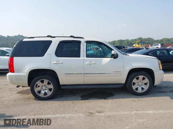 ✅ 2010 GMC Yukon SLT • VIN: 1GKUKCE02AR282018 • Lot: 42873586. Listed on IAAI with 200,205 mi. Free auction sales archive from the USA and detailed vehicle history report at DreamBid. Image 13.