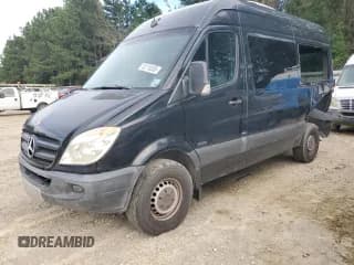 ✅ 2011 Mercedes-Benz Sprinter Passenger • VIN: WDZPE7CC4B5584763 • Lot: 62118305. Wystawiony na Copart z przebiegiem 121 519 mil. Bezpłatny archiwum sprzedaży aukcyjnych z USA i szczegółowy raport historii pojazdu na DreamBid. Zdjęcie 1.
