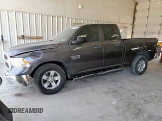 2020 Ram 1500 Tradesman z VIN 1C6RR6FG8LS114560, wystawiony jako Copart lot #68347915 z przebiegiem 74 022 mil mil oraz Szkoda całkowita • Salvage title. Historia ofert i sprzedaży dostępna na DreamBid. Obrazek 1.