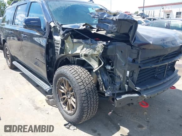 ✅ 2021 Chevrolet Suburban Z71 • VIN: 1GNSKDKD2MR206780 • Lot: 43124225. Wystawiony na IAAI z przebiegiem 61 623 mil. Bezpłatny archiwum sprzedaży aukcyjnych z USA i szczegółowy raport historii pojazdu na DreamBid. Zdjęcie 6.