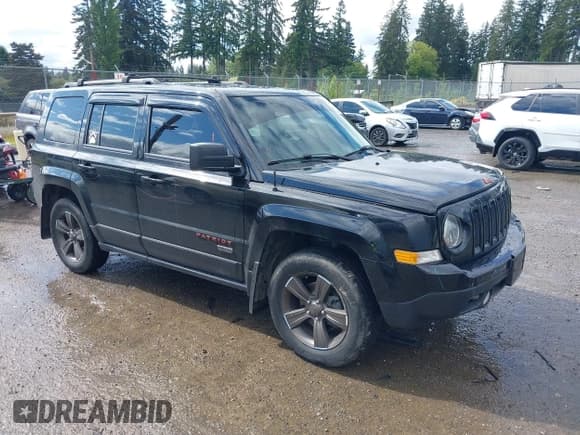 ✅ 2016 Jeep Patriot Sport • VIN: 1C4NJRBB5GD709029 • Lot: 42303032. Wystawiony na IAAI z przebiegiem 73 549 mil. Bezpłatny archiwum sprzedaży aukcyjnych z USA i szczegółowy raport historii pojazdu na DreamBid. Zdjęcie 1.