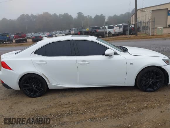 ✅ 2017 Lexus IS 200t F Sport • VIN: JTHBA1D23H5045700 • Lot: 43765572. Wystawiony na IAAI z przebiegiem 132 066 mil. Bezpłatny archiwum sprzedaży aukcyjnych z USA i szczegółowy raport historii pojazdu na DreamBid. Zdjęcie 13.