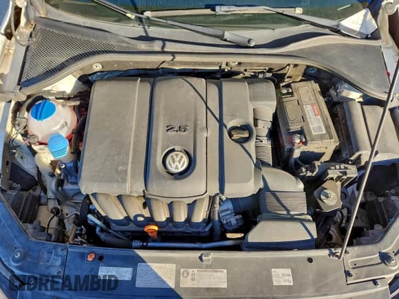 ✅ 2013 Volkswagen Passat S • VIN: 1VWAH7A39DC050041 • Лот: 93972095. Опубликован ранее на Copart с пробегом 365 455 миль. Бесплатный доступ к архиву аукционных продаж из США и подробный отчёт об истории автомобиля на DreamBid. Изображение 11.