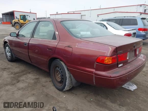 ✅ 2000 Toyota Camry LE • VIN: 4T1BG22K5YU672652 • Lot: 43892697. Wystawiony na IAAI z przebiegiem 257 447 mil. Bezpłatny archiwum sprzedaży aukcyjnych z USA i szczegółowy raport historii pojazdu na DreamBid. Zdjęcie 3.