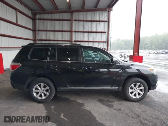✅ 2011 Toyota Highlander • VIN: 5TDBK3EH6BS071755 • Lot: 42427635. Listed on IAAI with 120,100 mi. Free auction sales archive from the USA and detailed vehicle history report at DreamBid. Image 13.