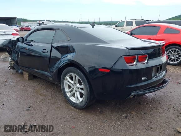 ✅ 2013 Chevrolet Camaro LT • VIN: 2G1FB1E39D9110756 • Lot: 42515570. Wystawiony na IAAI z przebiegiem 164 831 mil. Bezpłatny archiwum sprzedaży aukcyjnych z USA i szczegółowy raport historii pojazdu na DreamBid. Zdjęcie 3.