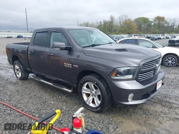 ✅ 2015 Ram 1500 Sport • VIN: 1C6RR7UT3FS602597 • Lot: 41858182. Wystawiony na IAAI z przebiegiem 171 840 mil. Bezpłatny archiwum sprzedaży aukcyjnych z USA i szczegółowy raport historii pojazdu na DreamBid. Zdjęcie 1.