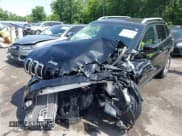 ✅ 2018 Jeep Cherokee Limited • VIN: 1C4PJMDB7JD617484 • Lot: 42287096. Wystawiony na IAAI z przebiegiem Nie podano. Bezpłatny archiwum sprzedaży aukcyjnych z USA i szczegółowy raport historii pojazdu na DreamBid. Zdjęcie 6.