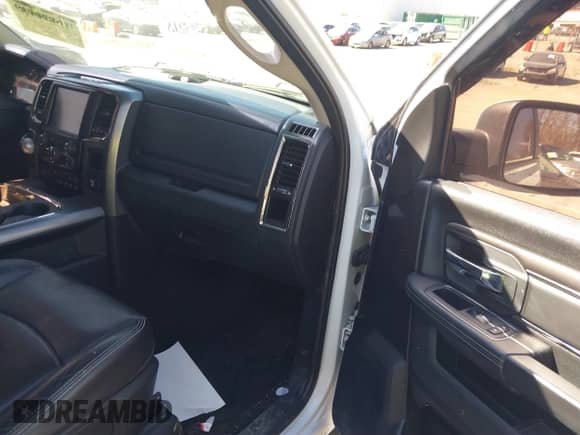 2017 Ram 1500 Night z VIN 1C6RR7MT4HS766699, wystawiony jako IAAI lot #41692973 z przebiegiem 134 746 mil mil oraz . Historia ofert i sprzedaży dostępna na DreamBid. Obrazek 5.