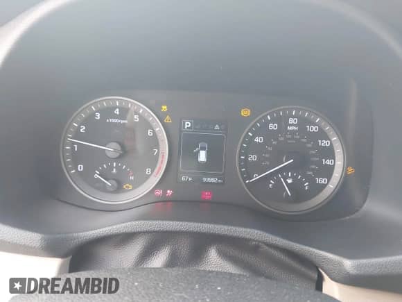 2018 Hyundai Tucson Limited with VIN KM8J33A22JU677697, listed as a IAAI auction lot 41780870 with 93,992 mi miles and . Bid and sale history available at DreamBid. Image 7.