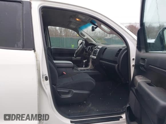 ✅ 2012 Toyota Tundra • VIN: 5TFUW5F18CX243712 • Lot: 41868069. Wystawiony na IAAI z przebiegiem 226 059 mil. Bezpłatny archiwum sprzedaży aukcyjnych z USA i szczegółowy raport historii pojazdu na DreamBid. Zdjęcie 5.