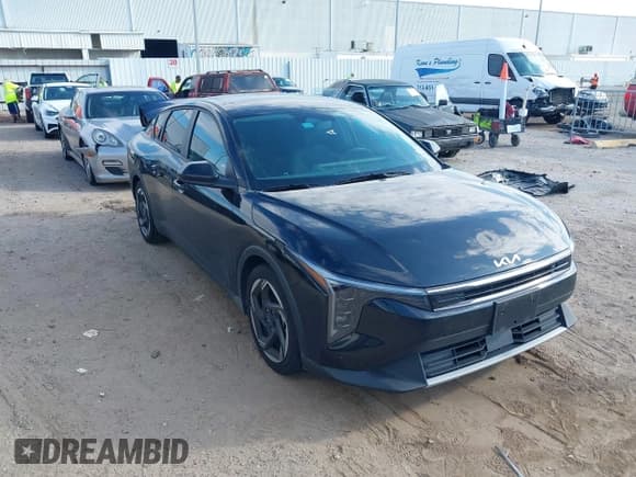 ✅ 2025 Kia K4 EX • VIN: 3KPFU4DE3SE123829 • Лот: 43269526. Опубликован ранее на IAAI с пробегом 6 338 миль. Бесплатный доступ к архиву аукционных продаж из США и подробный отчёт об истории автомобиля на DreamBid. Изображение 1.