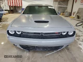 ✅ 2019 Dodge Challenger R/T • VIN: 2C3CDZBT7KH508921 • Lot: 90670475. Wystawiony na Copart z przebiegiem 53 568 mil. Bezpłatny archiwum sprzedaży aukcyjnych z USA i szczegółowy raport historii pojazdu na DreamBid. Zdjęcie 5.