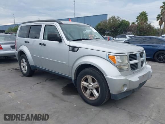 ✅ 2009 Dodge Nitro SE • VIN: 1D8GU28K49W510237 • Lot: 43697238. Wystawiony na IAAI z przebiegiem 155 588 mil. Bezpłatny archiwum sprzedaży aukcyjnych z USA i szczegółowy raport historii pojazdu na DreamBid. Zdjęcie 1.