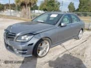 ✅ 2014 Mercedes-Benz C 250 Sport • VIN: WDDGF4HBXEG239554 • Lot: 40985936. Wystawiony na IAAI z przebiegiem 182 701 mil. Bezpłatny archiwum sprzedaży aukcyjnych z USA i szczegółowy raport historii pojazdu na DreamBid. Zdjęcie 2.