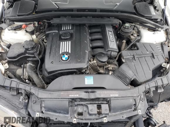 ✅ 2011 BMW 1 Series 128i • VIN: WBAUN1C5XBVH82605 • Lot: 73457334. Wystawiony na Copart z przebiegiem 94 969 mil. Bezpłatny archiwum sprzedaży aukcyjnych z USA i szczegółowy raport historii pojazdu na DreamBid. Zdjęcie 11.