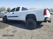 ✅ 2003 Chevrolet Silverado 1500 LS • VIN: 2GCEC19T931403886 • Лот: 73055494. Опубликован ранее на Copart с пробегом 233 785 миль. Бесплатный доступ к архиву аукционных продаж из США и подробный отчёт об истории автомобиля на DreamBid. Изображение 2.