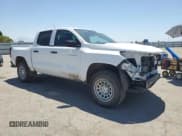 ✅ 2024 Chevrolet Colorado 2WD Work Truck • VIN: 1GCGSBEC0R1274054 • Lot: 56400025. Wystawiony na Copart z przebiegiem 23 427 mil. Bezpłatny archiwum sprzedaży aukcyjnych z USA i szczegółowy raport historii pojazdu na DreamBid. Zdjęcie 4.