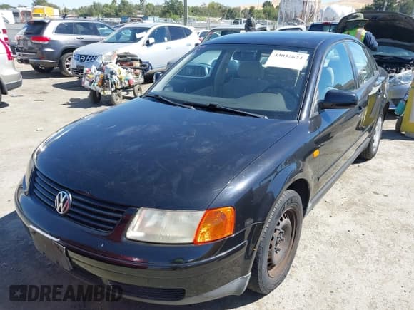 ✅ 1998 Volkswagen Passat • VIN: WVWMA63B9WE299966 • Lot: 43032624. Listed on IAAI with 180,322 mi. Free auction sales archive from the USA and detailed vehicle history report at DreamBid. Image 6.