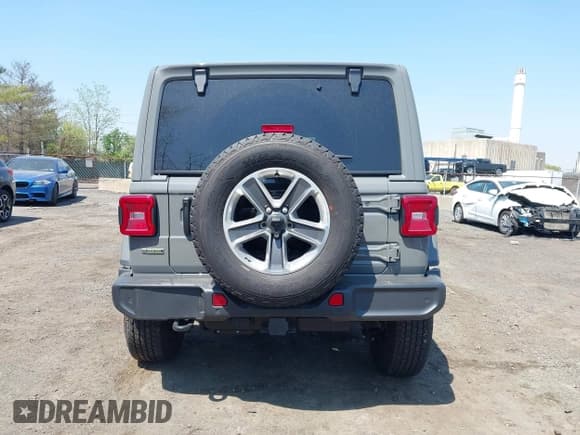 ✅ 2022 Jeep Wrangler Unlimited Sahara • VIN: 1C4HJXEM7NW206585 • Lot: 42102516. Listed on IAAI with 10,769 mi. Free auction sales archive from the USA and detailed vehicle history report at DreamBid. Image 17.