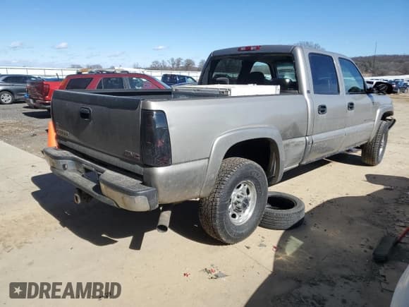 ✅ 2002 GMC Sierra 2500HD SLE • VIN: 1GTHC23G42F130636 • Лот: 47271555. Опубликован ранее на Copart с пробегом 173 243 миль. Бесплатный доступ к архиву аукционных продаж из США и подробный отчёт об истории автомобиля на DreamBid. Изображение 3.