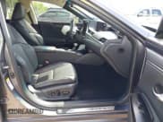 ✅ 2019 Lexus ES 350 • VIN: 58ABZ1B10KU004852 • Lot: 43425527. Wystawiony na IAAI z przebiegiem 157 944 mil. Bezpłatny archiwum sprzedaży aukcyjnych z USA i szczegółowy raport historii pojazdu na DreamBid. Zdjęcie 5.