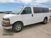 2017 Chevrolet Express Passenger LT с VIN 1GAWGFFF5H1129306, выставлен на аукционе Copart как лот 64026085 с пробегом 63 942 миль миль и Списание • Salvage title. История ставок и продаж доступна на DreamBid. Изображение 1.