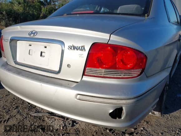 2004 Hyundai Sonata GLS z VIN KMHWF35H34A011658, wystawiony jako IAAI lot #41605017 z przebiegiem 151 332 mil mil oraz . Historia ofert i sprzedaży dostępna na DreamBid. Obrazek 6.