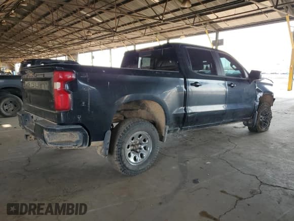 ✅ 2022 Chevrolet Silverado 1500 LT Trail Boss • VIN: 1GCPYFEL7NZ150106 • Lot: 70576705. Wystawiony na Copart z przebiegiem 63 553 mil. Bezpłatny archiwum sprzedaży aukcyjnych z USA i szczegółowy raport historii pojazdu na DreamBid. Zdjęcie 3.