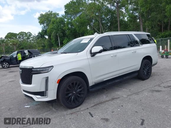 ✅ 2022 Cadillac Escalade ESV Premium Luxury • VIN: 1GYS4KKL3NR282826 • Лот: 43102603. Опубликован ранее на IAAI с пробегом 82 662 миль. Бесплатный доступ к архиву аукционных продаж из США и подробный отчёт об истории автомобиля на DreamBid. Изображение 2.