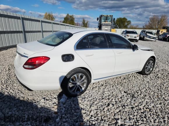 ✅ 2015 Mercedes-Benz C 300 • VIN: 55SWF4KB9FU092183 • Лот: 90235855. Опубликован ранее на Copart с пробегом Не указан. Бесплатный доступ к архиву аукционных продаж из США и подробный отчёт об истории автомобиля на DreamBid. Изображение 3.