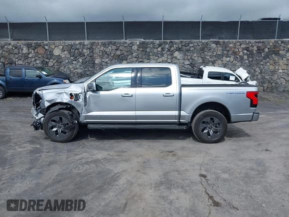 ✅ 2023 Ford F-150 Lightning Pro • VIN: 1FT6W1EV8PWG59244 • Lot: 42631226. Listed on IAAI with 13,682 mi. Free auction sales archive from the USA and detailed vehicle history report at DreamBid. Image 14.