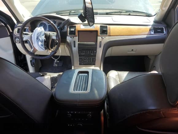 ✅ 2014 Cadillac Escalade Platinum • VIN: 1GYS4DEF9ER217707 • Lot: 54745095. Listed on Copart with 123,177 mi. Free auction sales archive from the USA and detailed vehicle history report at DreamBid. Image 8.