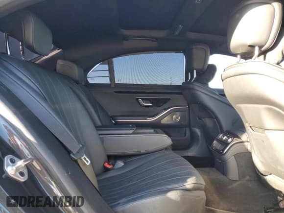 ✅ 2022 Mercedes-Benz S 500 • VIN: W1K6G6DB9NA079874 • Lot: 87070345. Wystawiony na Copart z przebiegiem 31 622 mil. Bezpłatny archiwum sprzedaży aukcyjnych z USA i szczegółowy raport historii pojazdu na DreamBid. Zdjęcie 10.