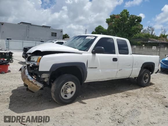 ✅ 2003 Chevrolet Silverado 2500HD LS • VIN: 1GCHC29U43Z174231 • Лот: 61579445. Опубликован ранее на Copart с пробегом Не указан. Бесплатный доступ к архиву аукционных продаж из США и подробный отчёт об истории автомобиля на DreamBid. Изображение 1.