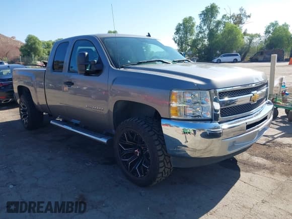 ✅ 2013 Chevrolet Silverado 1500 LS • VIN: 1GCRCREA9DZ281494 • Lot: 43604074. Listed on IAAI with 171,647 mi. Free auction sales archive from the USA and detailed vehicle history report at DreamBid. Image 1.
